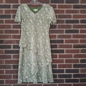 Small Cottage Floral Print Green Dress Size 10